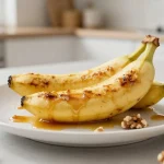 Deliziose banane al forno preparate in friggitrice ad aria, morbide e caramellate.