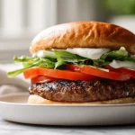 Succulento hamburger cotto in friggitrice ad aria per una cena leggera e gustosissima.