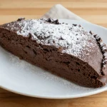 Deliziosa torta caprese cotta nella friggitrice ad aria con cioccolato fondente.